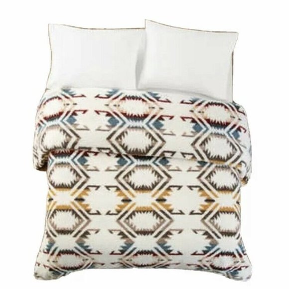 Pendleton Home Collection Sherpa Fleece Blanket King - Picture 3 of 4